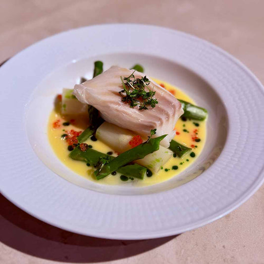 Torskrygg med beurre blanc, sparris och dill olja.