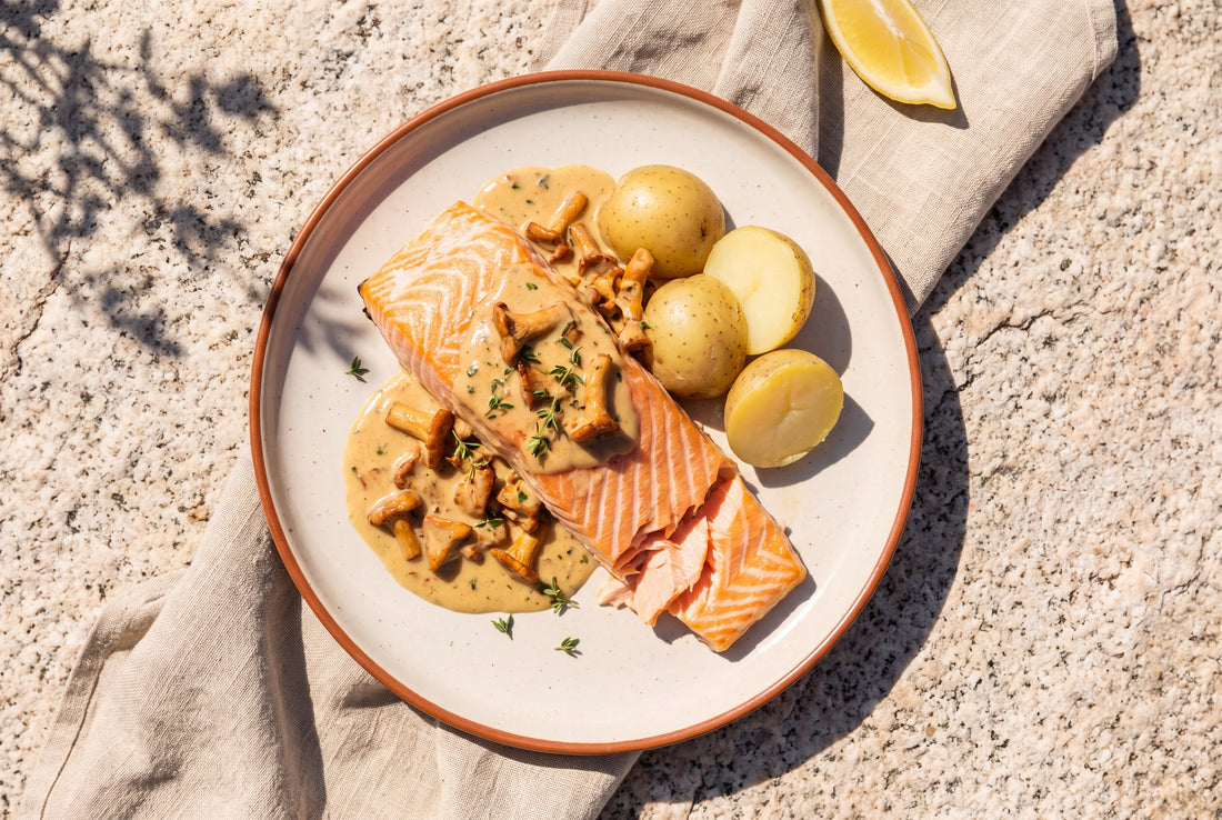 Ugnsbakad landodlad lax med krämig kantarellsås och timjan